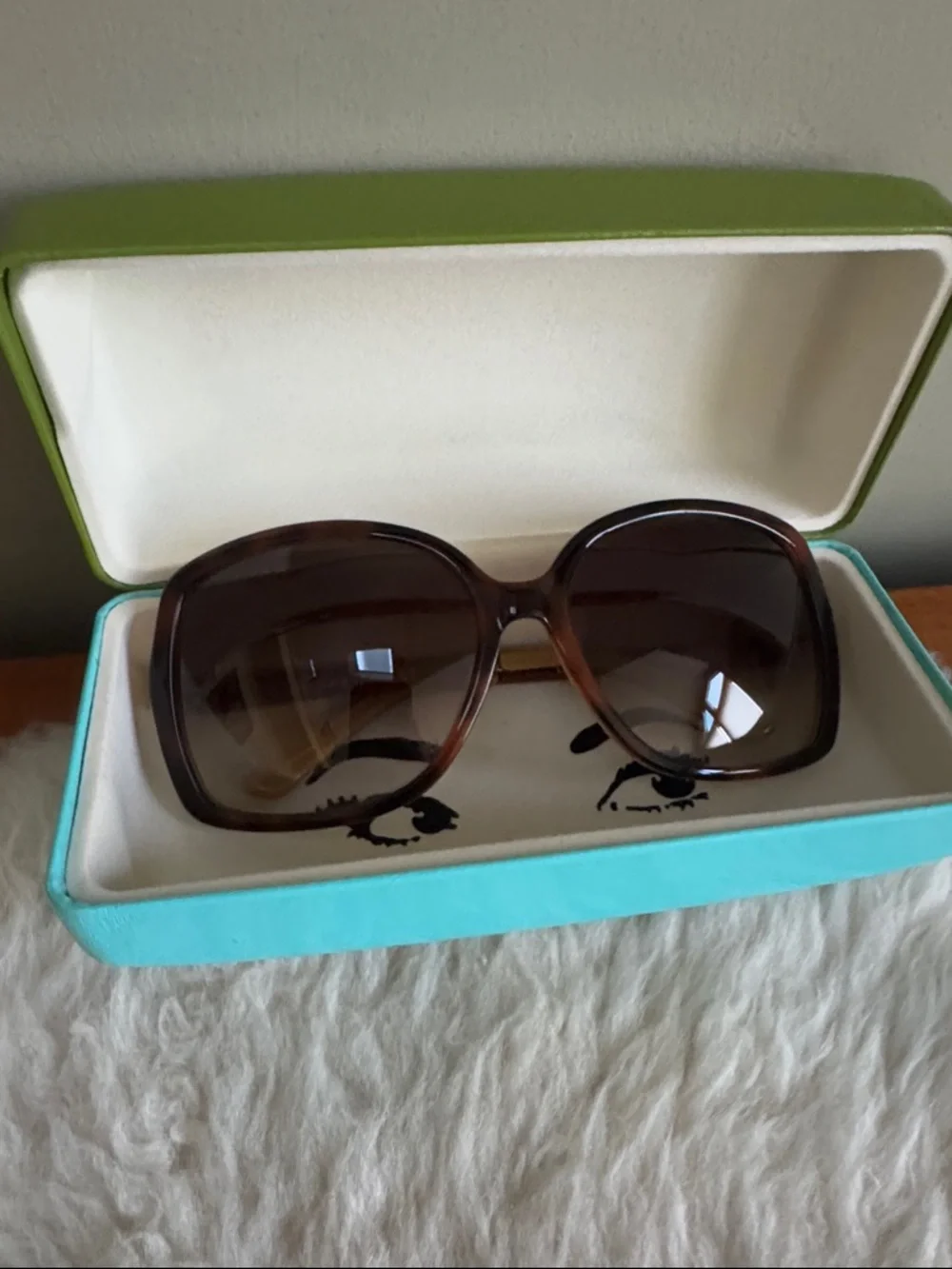 kate spade Oversized Tortoiseshell Sunglasses - Brown Gradient Lenses - Picture 6 of 6